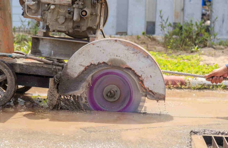 dirty concrete cutting tool in operation